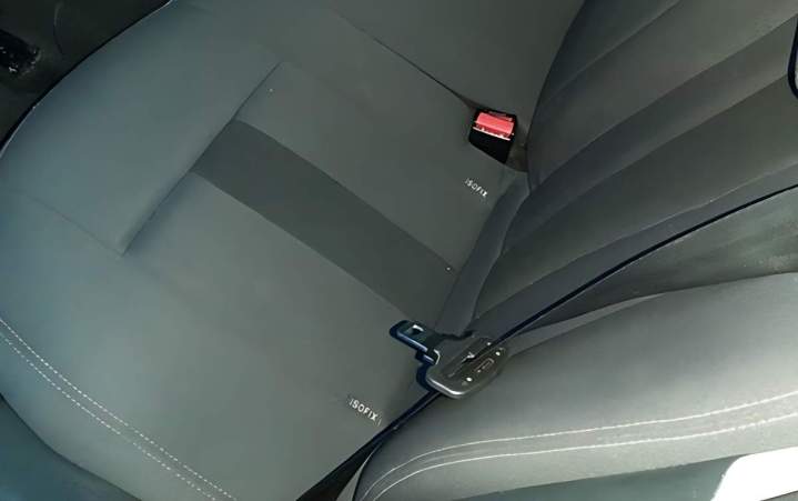 Offrez une seconde jeunesse à vos sièges en tissu ou en cuir.